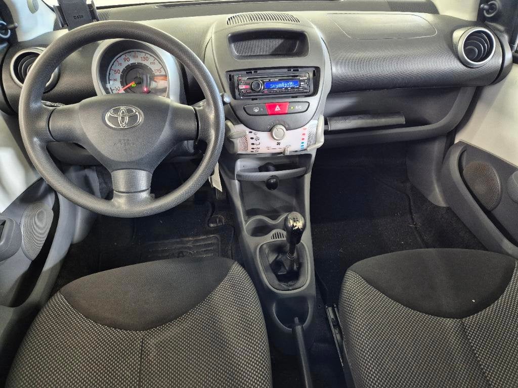 Foto 5 van Toyota Aygo 1.0 NAP 5D Airco Nieuwe APK Elek.ramen Velgen 1e