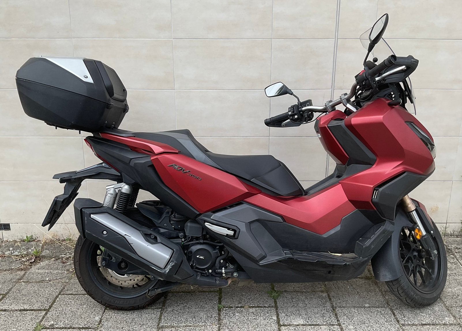 Honda ADV 350 -2022- 16.200 km-Top koffer- Handvatverwarming, Motoren, Motoren | Honda, Gebruikt, Traction Control, Automaat, 1 cilinder
