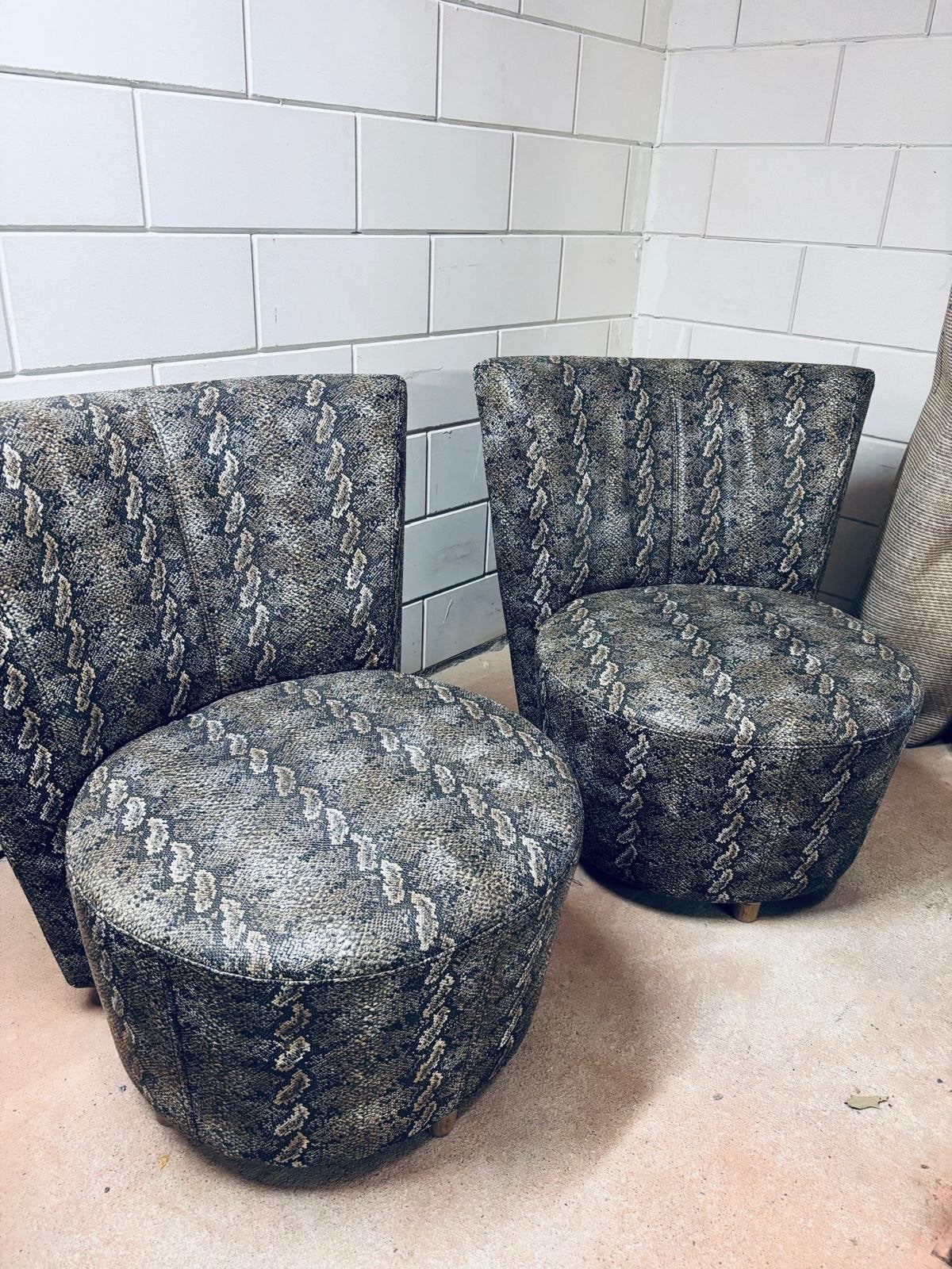 Set van 2 unieke stoelen met slangenprint, Gebruikt, Rond, Ophalen of Verzenden, Stof