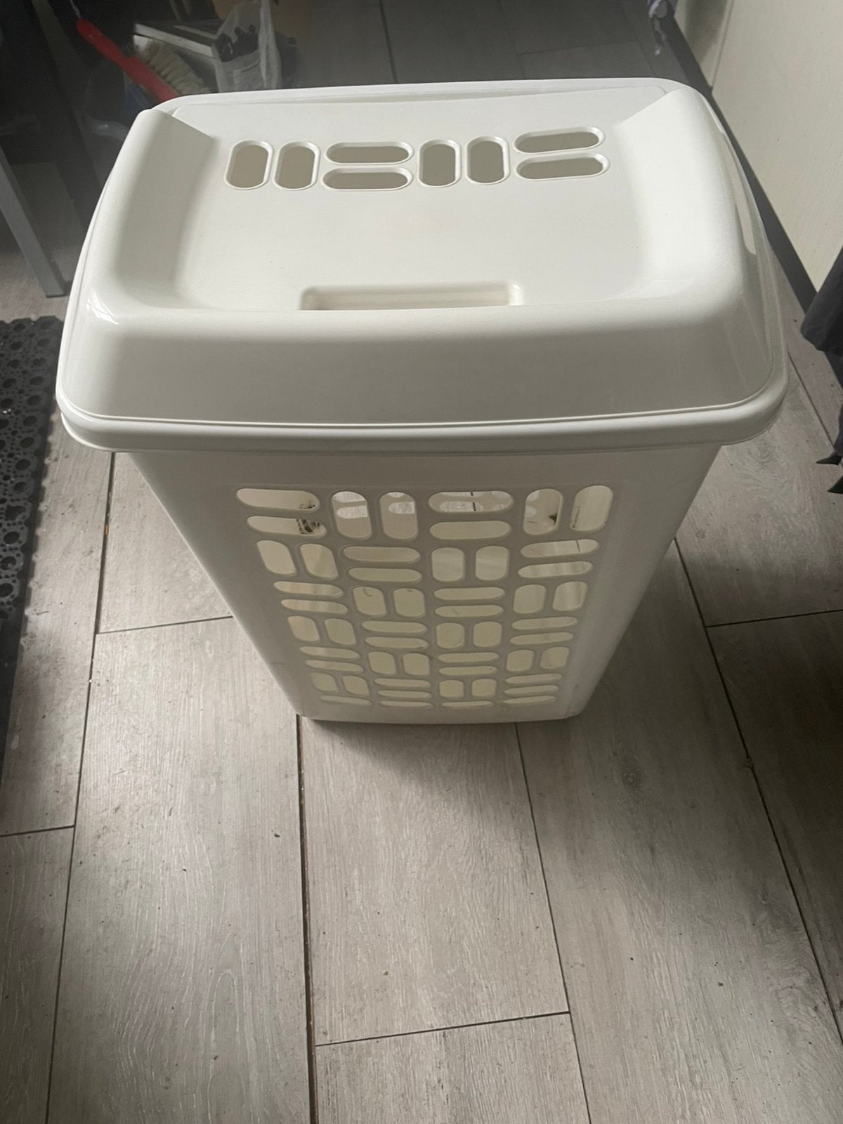 Wasmand in prima staat, Ophalen, Zo goed als nieuw