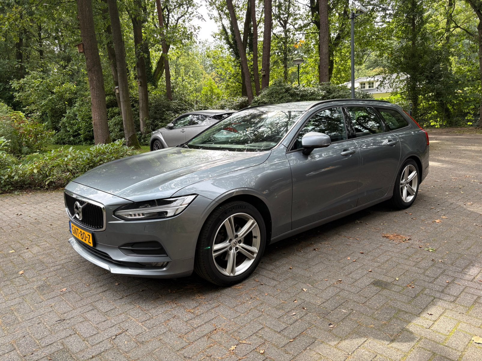 Volvo V90 D3 150pk Geartronic 2018 Grijs, Auto's, Dealer onderhouden, Stof, 4 cilinders, 1969 cc