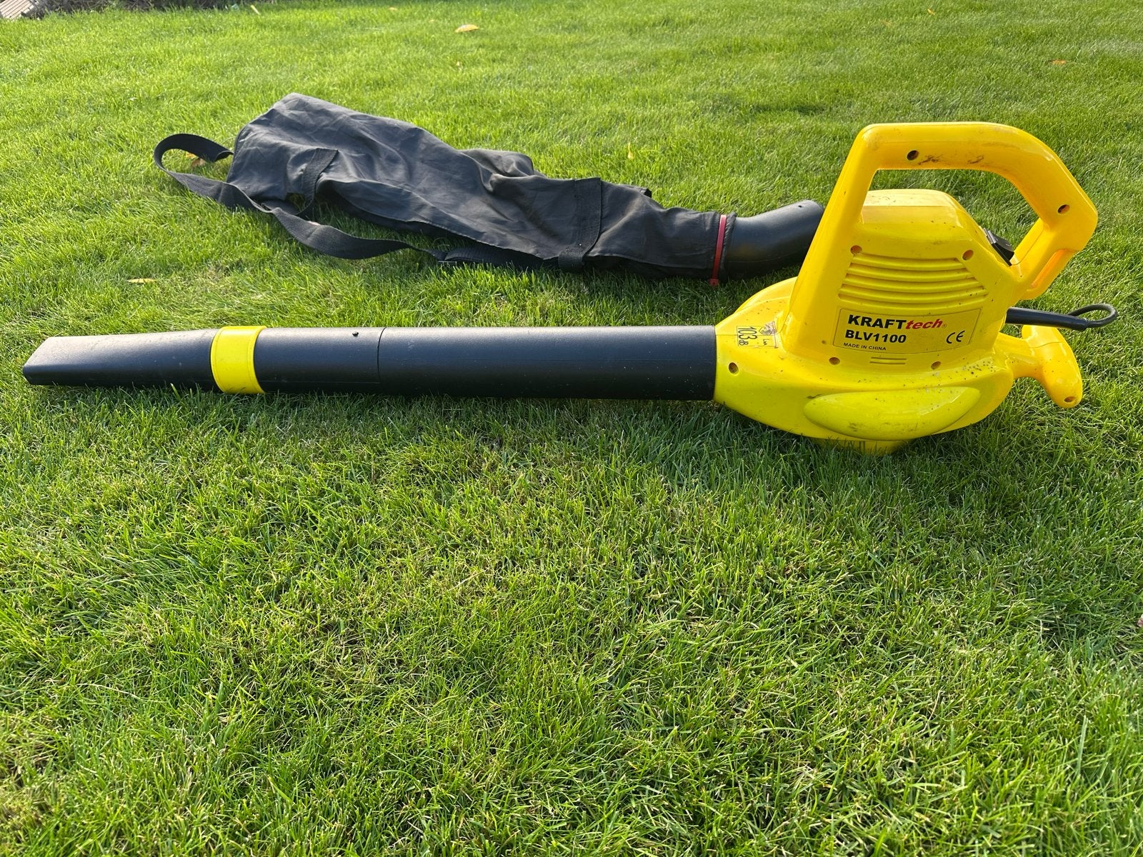 KRAFTtech BLV1100 Bladblazer - Elektrisch, met opvangzak, Tuin en Terras, Ophalen, Gebruikt, Handgedragen, Met opvangzak