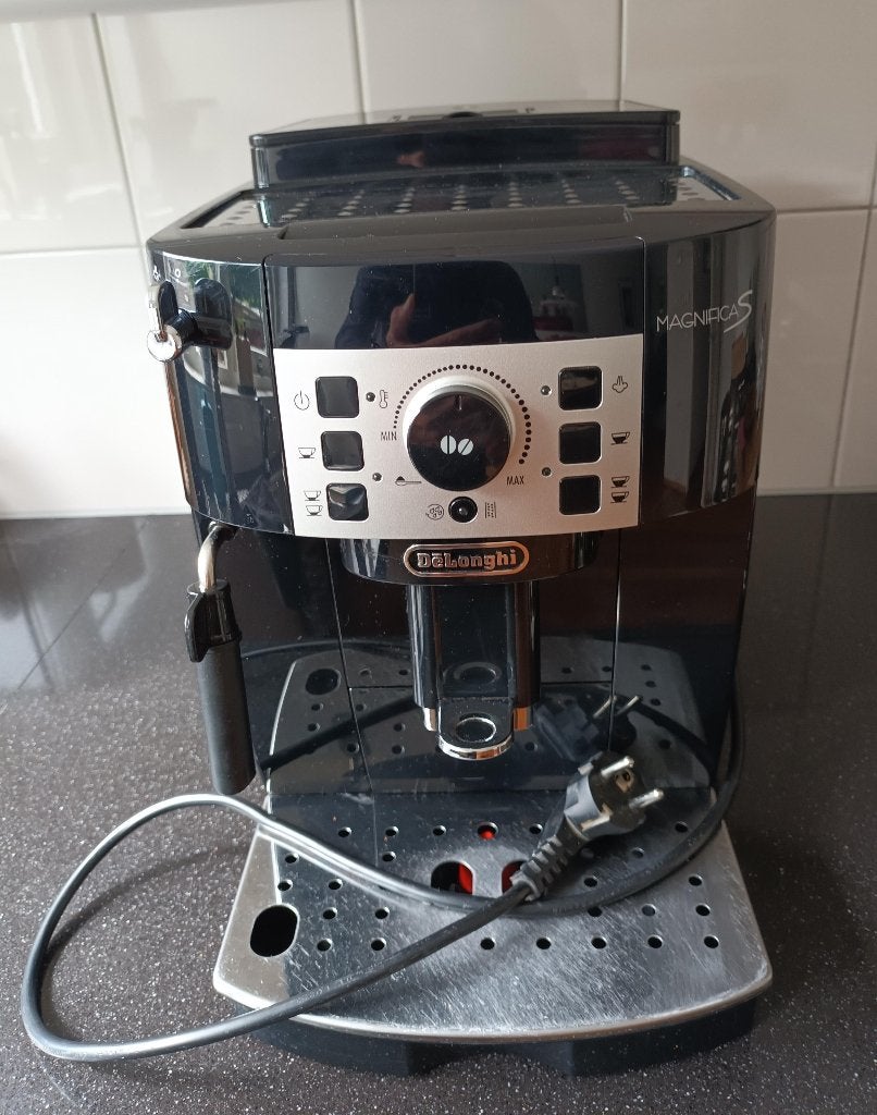 DeLonghi Magnifica S volautomatische koffiemachine, Ophalen, Gebruikt, 10 kopjes of meer, Koffiemachine