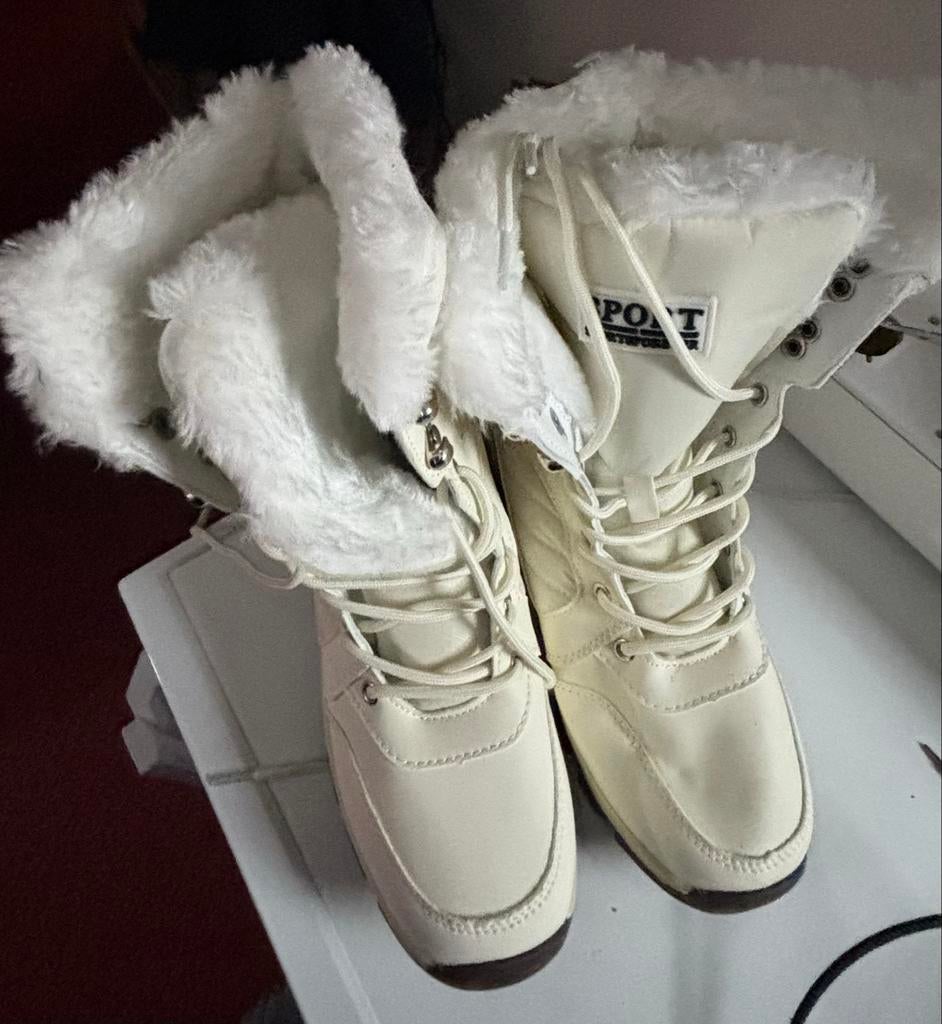 Witte laarsjes maat 39 - ongedragen (alleen gepast), Kleding | Dames, Wintersportkleding, Verzenden, Zo goed als nieuw