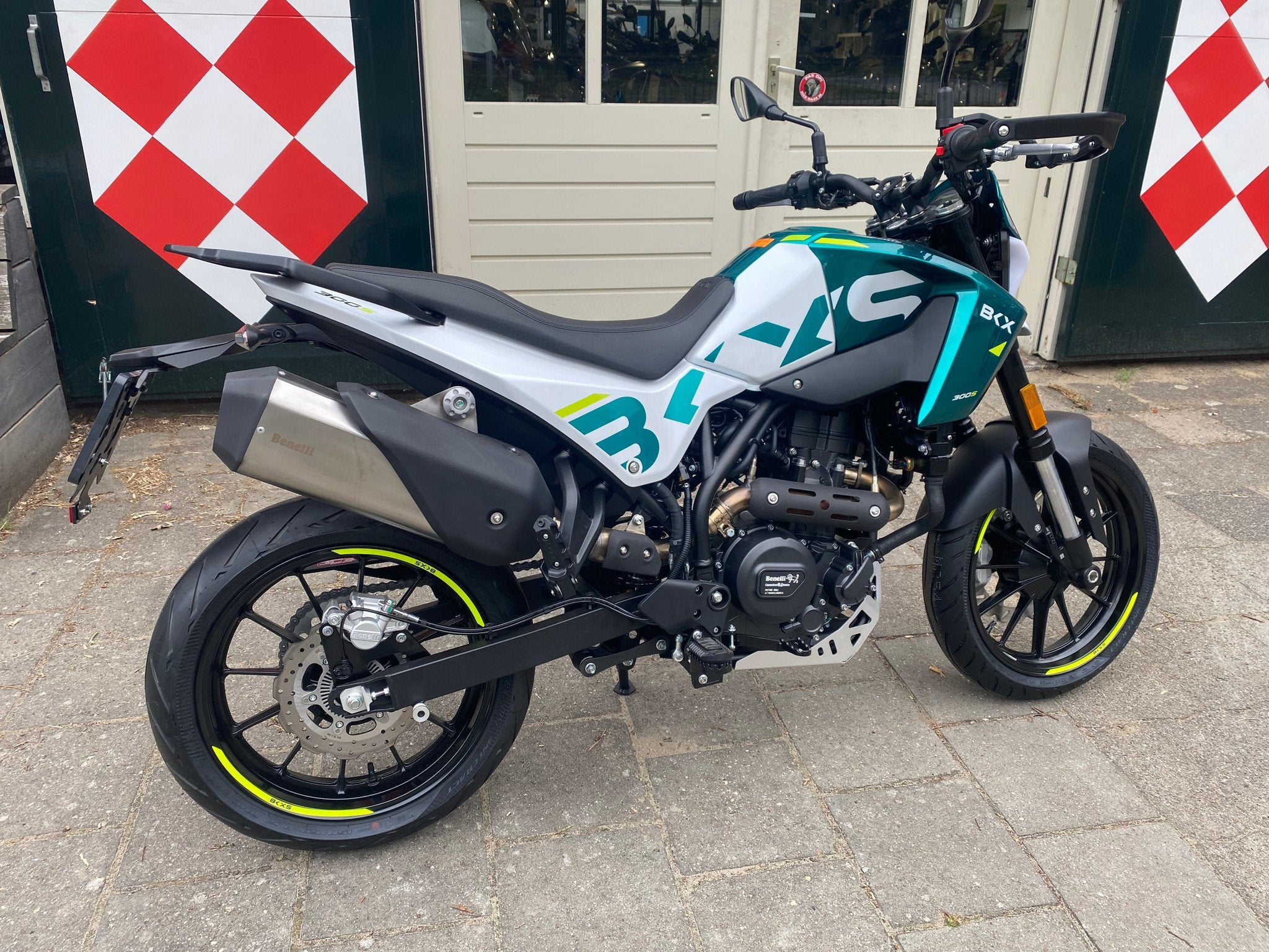 Benelli BKX 300 S ABS A2 (bj 2026), 300 cc, Strada Fornace Vecchia 30
61122  Pesaro, IT, Bedrijf, Support@benelli.com