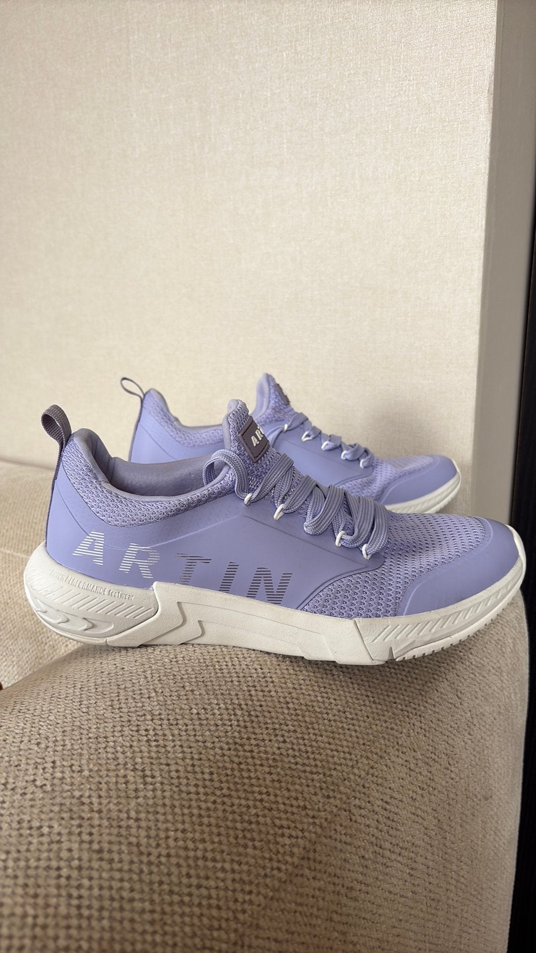 Artin sportschoenen, Ophalen of Verzenden, Zo goed als nieuw, Overige kleuren, Sportschoenen