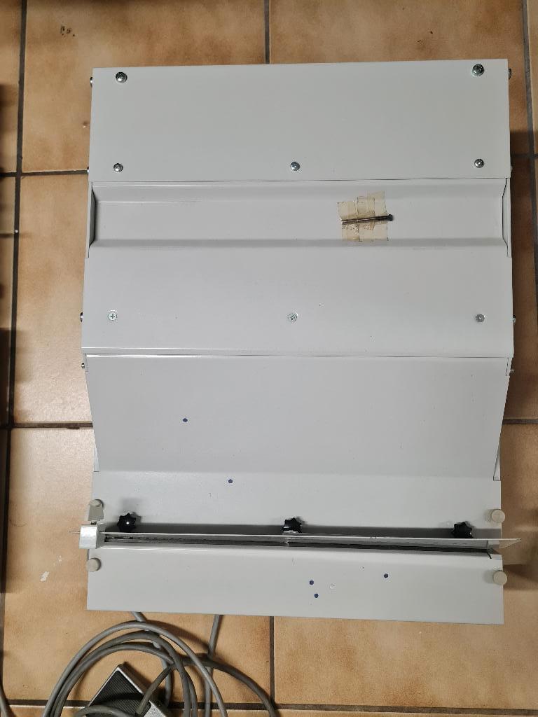 Bomco + type EP330 elektrische wire-o ponsmachine, Diversen, Ophalen, Zo goed als nieuw