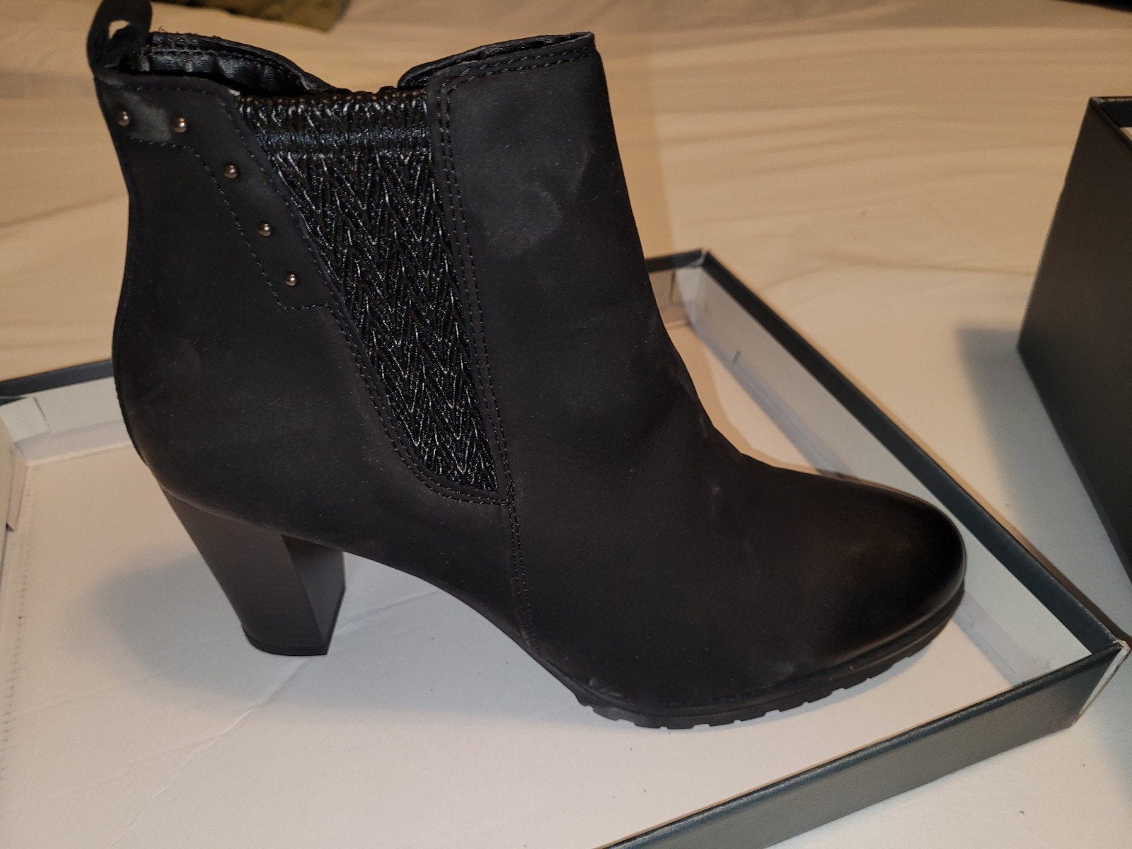 Zwarte lederen suede enkellaars. Maar 40. Nieuw., Zwart, Pier one, Nieuw, Ophalen of Verzenden