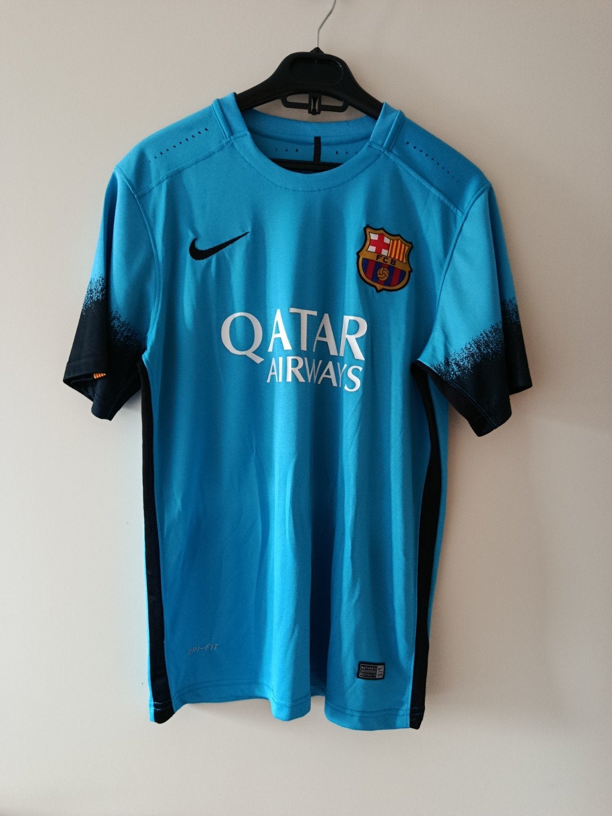 Barcelona Messi Shirt - Qatar Airways - Maat M, Sport en Fitness, Voetbal, Ophalen, Zo goed als nieuw, Shirt