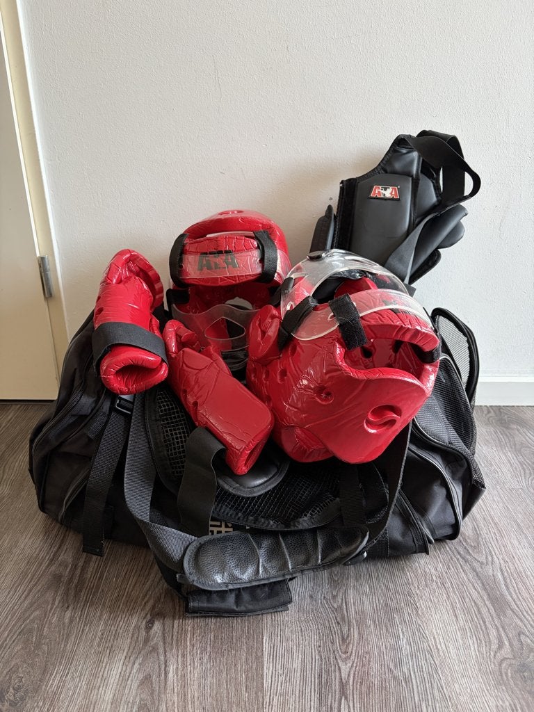 Taekwondo uitrusting, Ophalen, Taekwondo, Vechtsportbescherming, Zo goed als nieuw