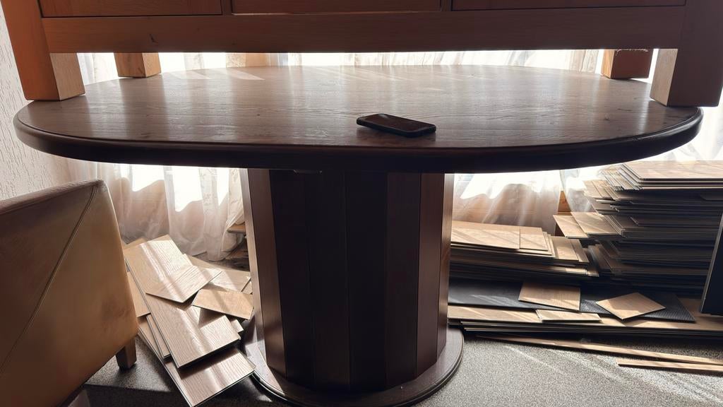 Robuuste ronde eettafel van donker hout, Gebruikt, 100 tot 150 cm, Rond, Ophalen of Verzenden