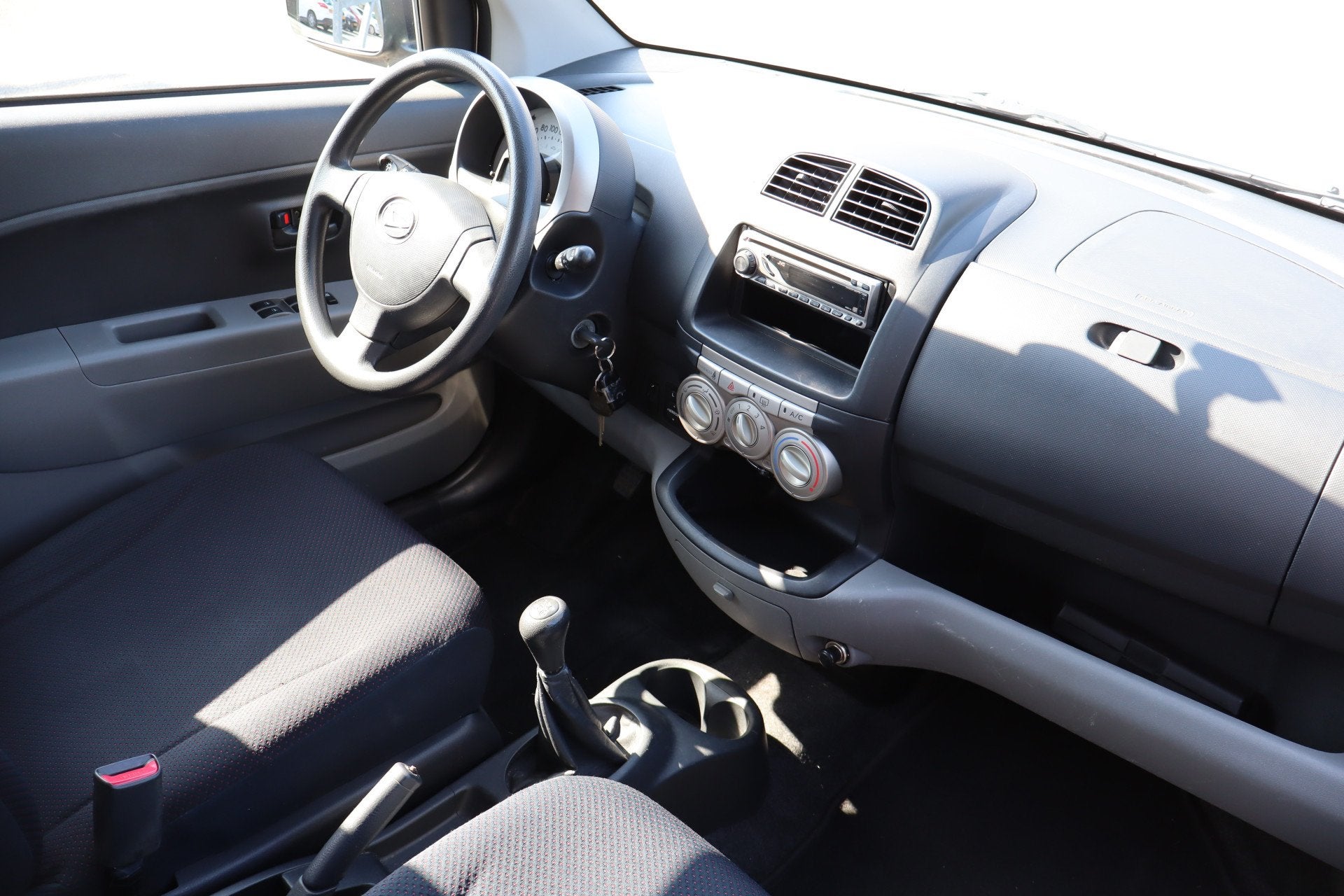 Daihatsu Sirion 2 1.0-12V Airco/Afneembare trekhaak/Radio/El, Voorwielaandrijving, Stof, Gebruikt, Zwart