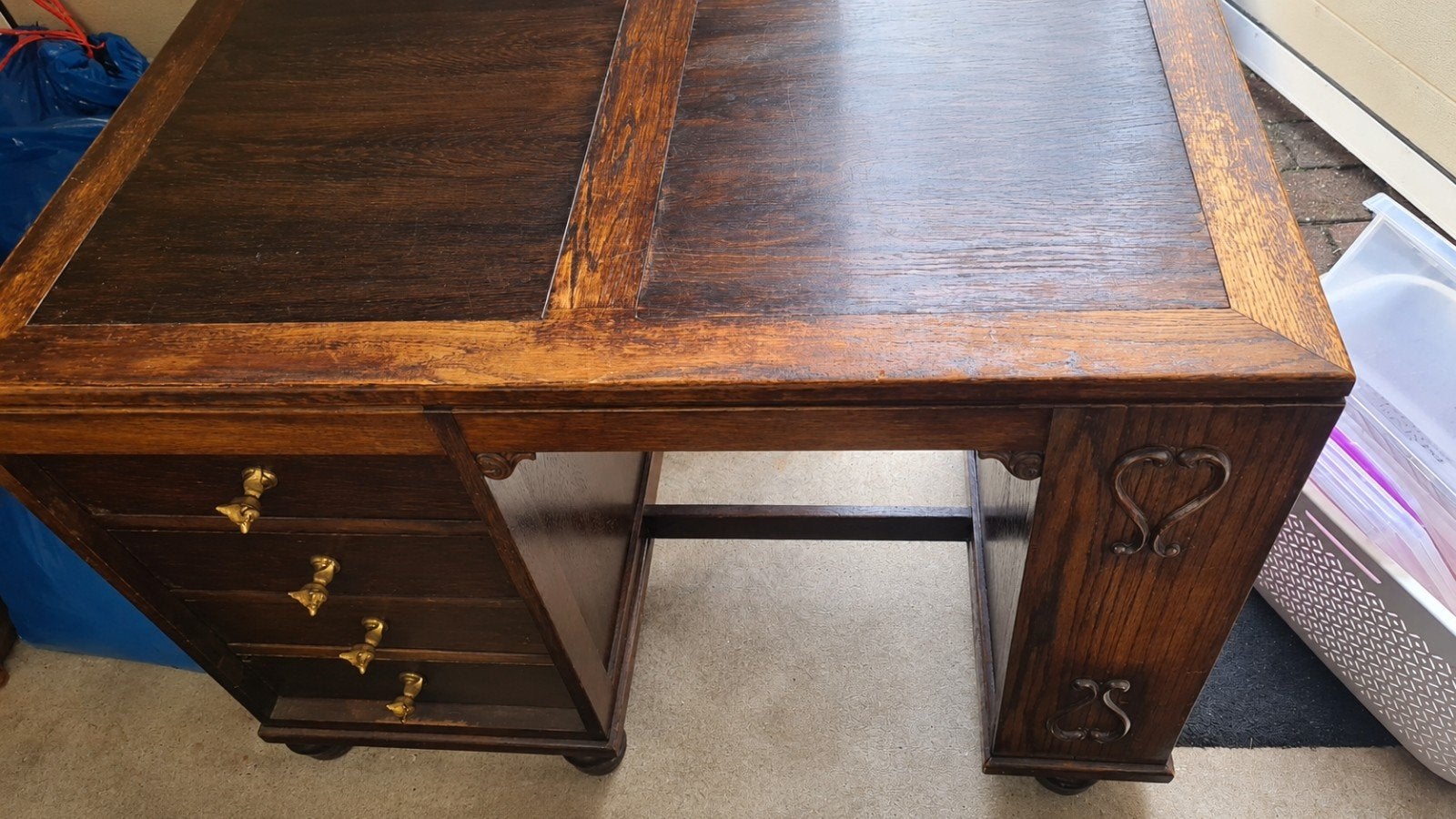 gratis: oud bureau met bijzondere knoppen, Antiek en Kunst, Ophalen