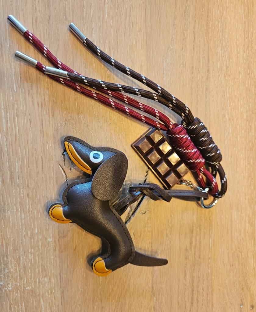 Sleutelhanger / Tashanger Teckel bruin/rood. NIEUW, Ophalen of Verzenden, Nieuw, Merk