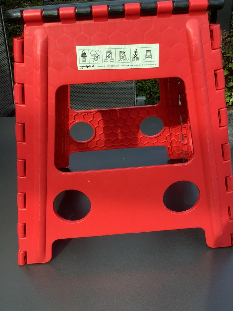 Rood opvouwbaar krukje, Ophalen, Gebruikt, Trap, Opvouwbaar of Inschuifbaar