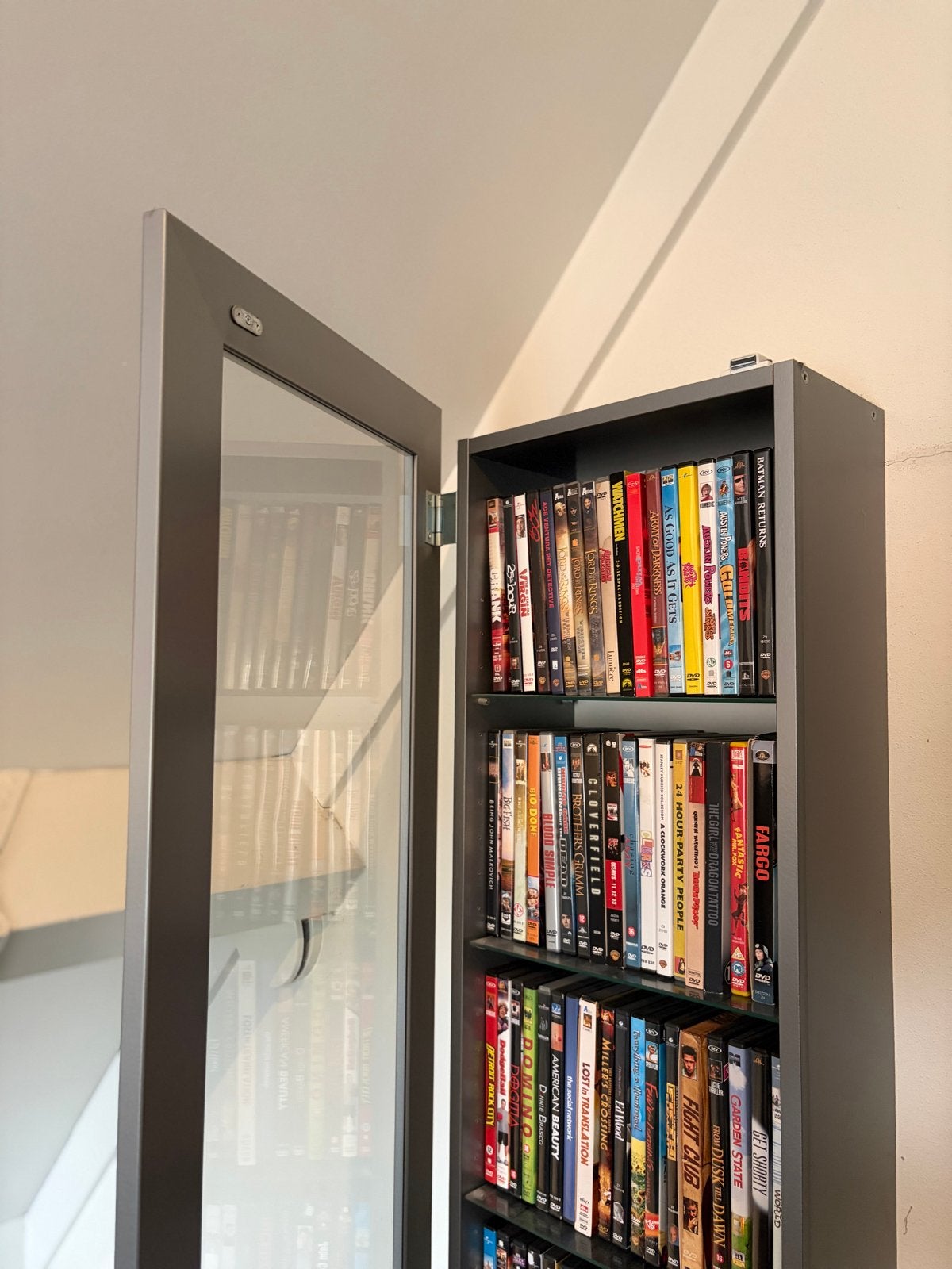 Slanke CD/DVD kasten met glazen legplanken, Huis en Inrichting, Ophalen, Minder dan 50 cm, Gebruikt, Glas