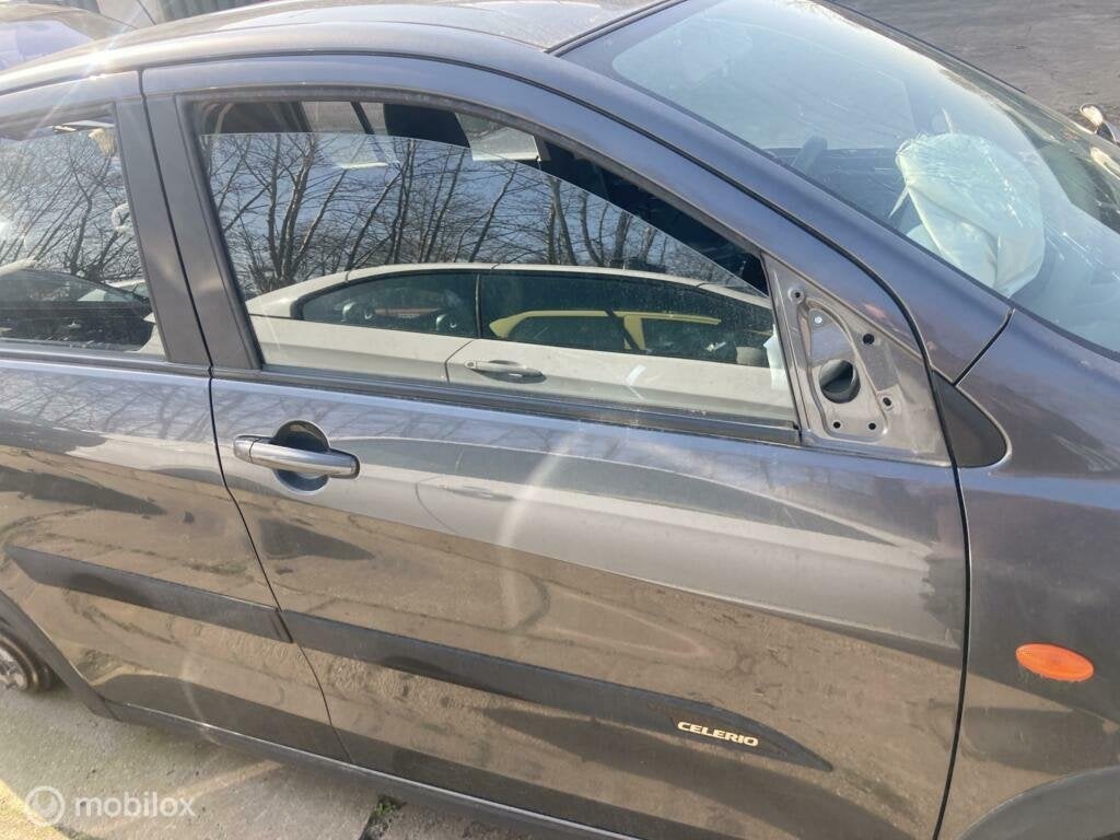 Deur met ruit rechtsvoor grijs Suzuki Celerio ('15-'20), Deur, Ophalen of Verzenden, Suzuki, Voor