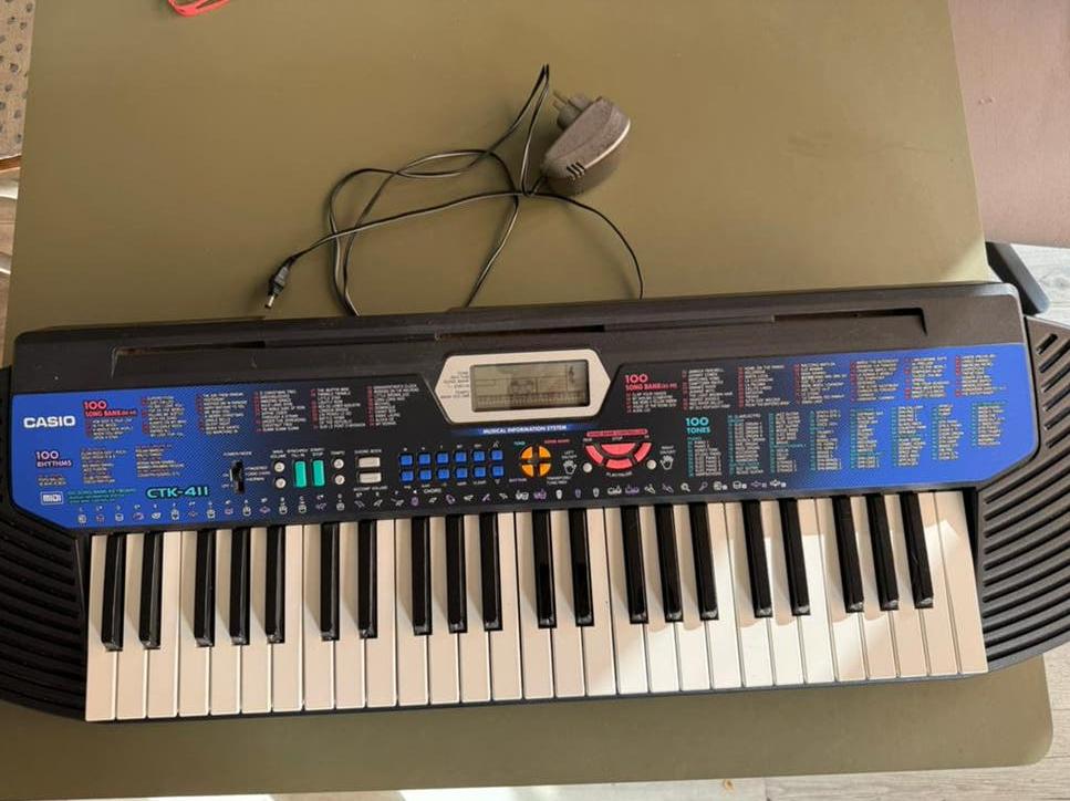 Casio CTK-411 elektrische piano/keyboard, Muziek en Instrumenten, Ophalen, Gebruikt, 49 toetsen, Casio