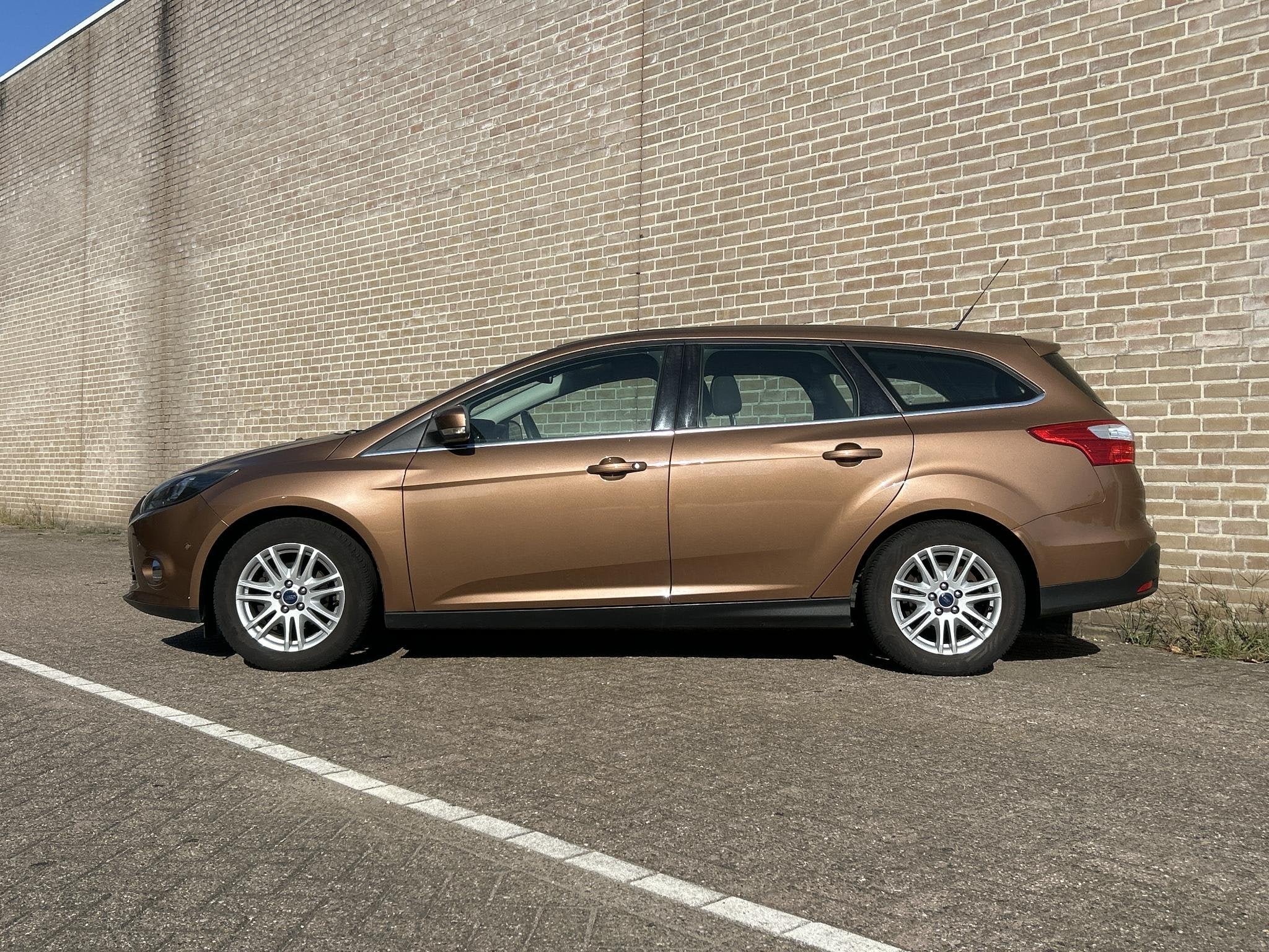 Foto 8 van Ford Focus Wagon 1.0 EcoBoost Titanium | Climate | Cruise |