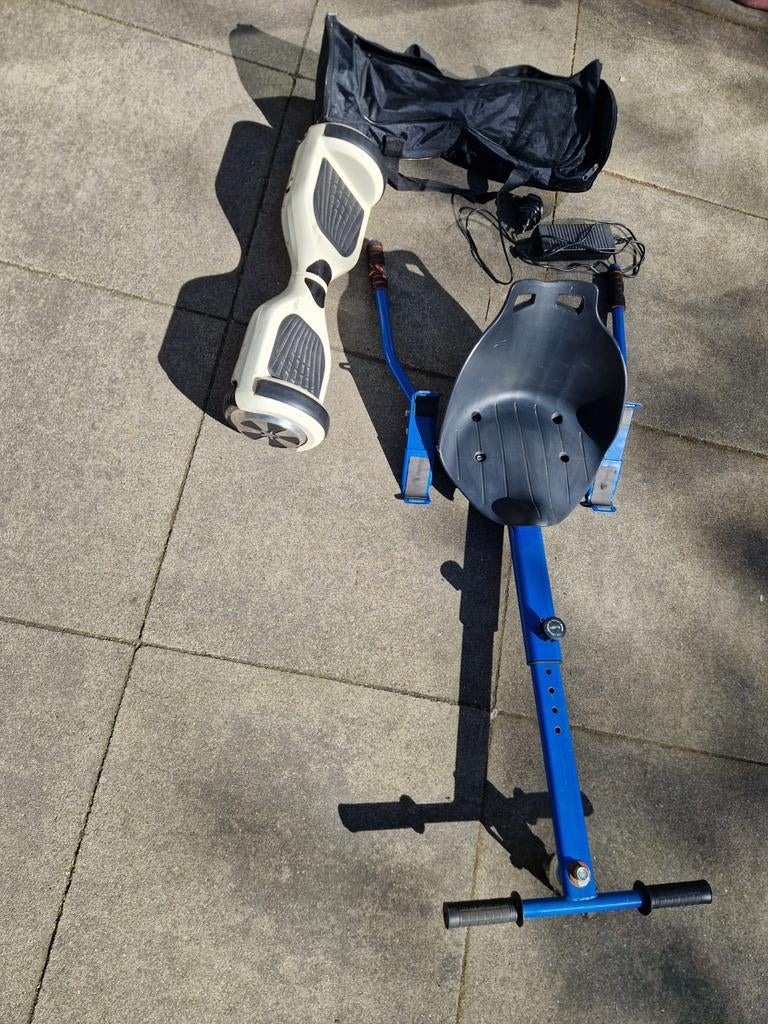 Hoverboard met zitje en tas - Wit/Blauw, Fietsen en Brommers, Steps, Gebruikt, Elektrische step (E-scooter), Ophalen