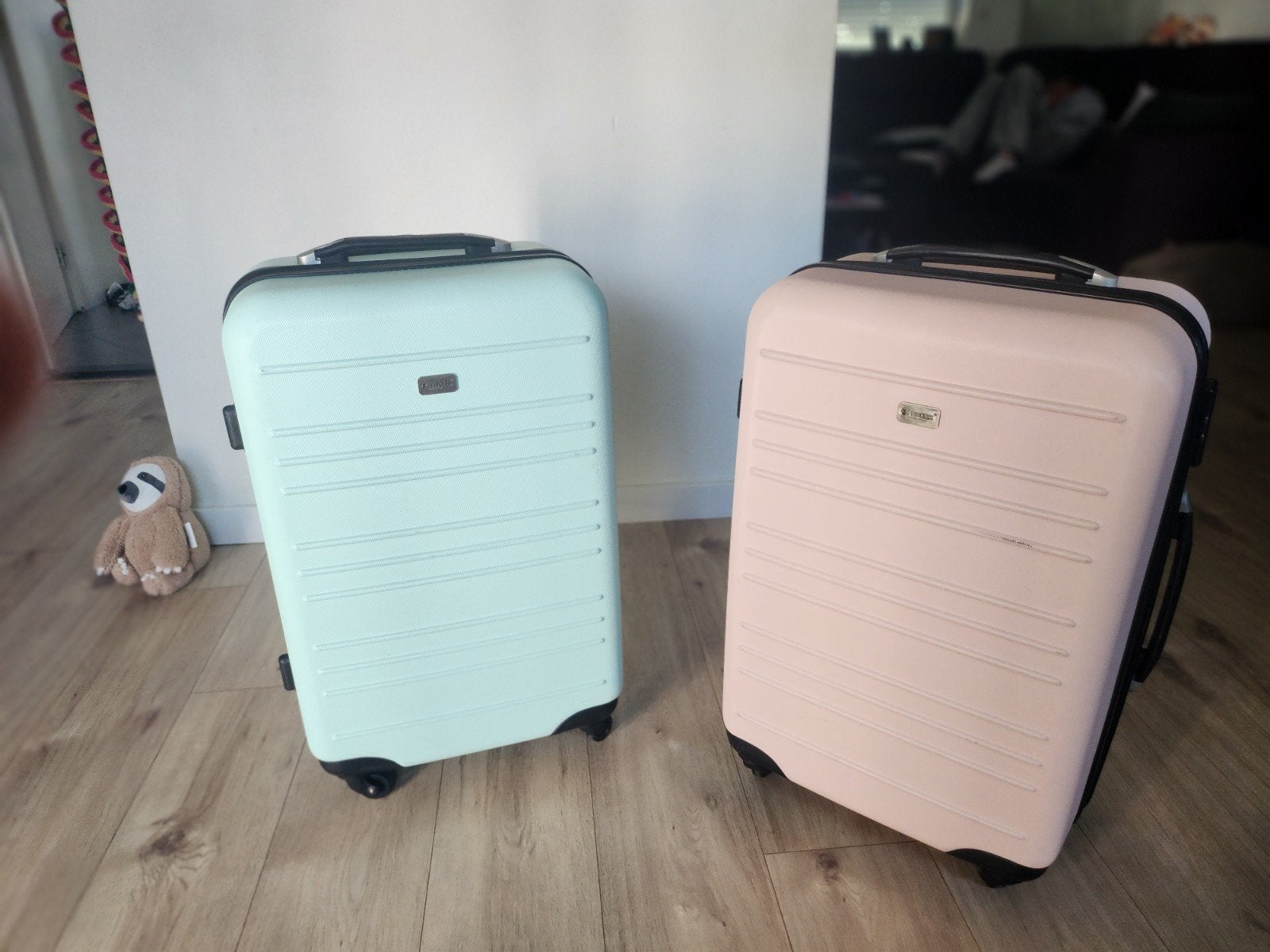 2 Princess kinderkoffers - roze en mint, Wieltjes, Gebruikt, Hard kunststof, Minder dan 50 cm