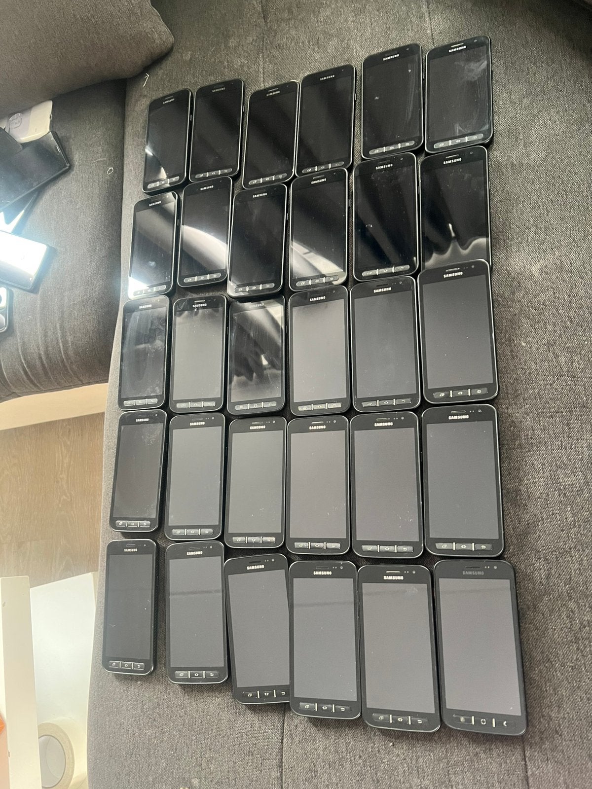 Partij Samsung Xcover 4 .    30 stuks met opladers erbij, Doe-het-zelf en Verbouw, Dakpannen en Dakbedekking, Steen of Klei, Ophalen of Verzenden