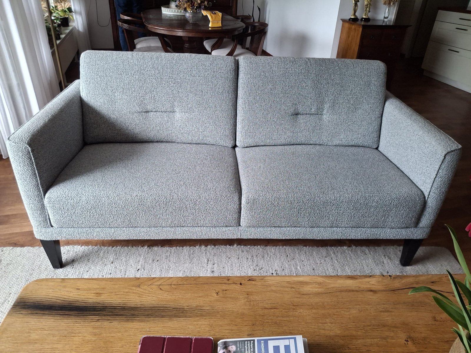 Grijze twee persoonsbank, Ophalen, 150 tot 200 cm, Tweepersoons, 75 tot 100 cm