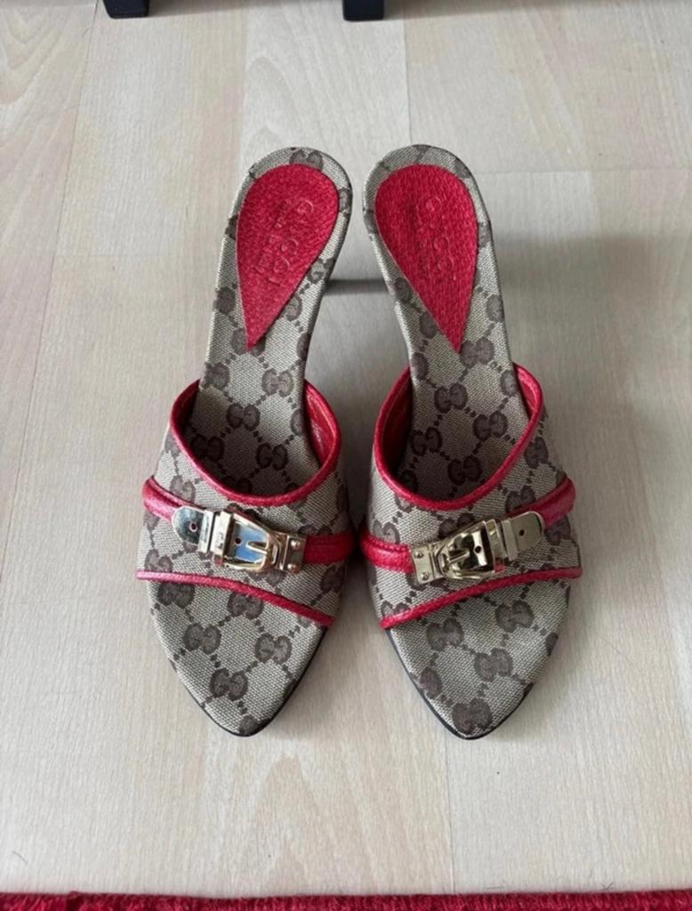 Gucci slippers met hak 38, Ophalen of Verzenden, Zo goed als nieuw, Zwart
