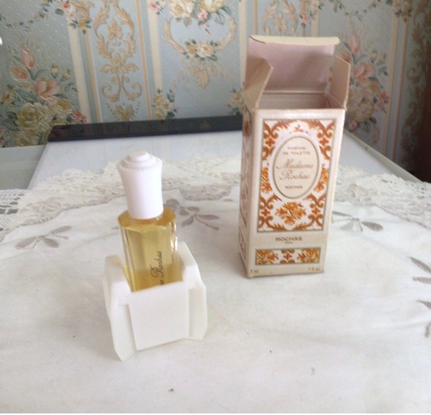 Madame Rochas parfum vintage., Ophalen, Zo goed als nieuw, Parfumfles