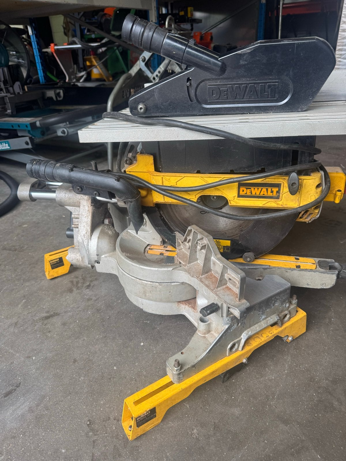 DEWALT D27111 Combinatiezaag - Afkort-, Verstek- & Tafelzaag, Ophalen, Gebruikt, Afkortzaag, 30 tot 70 mm