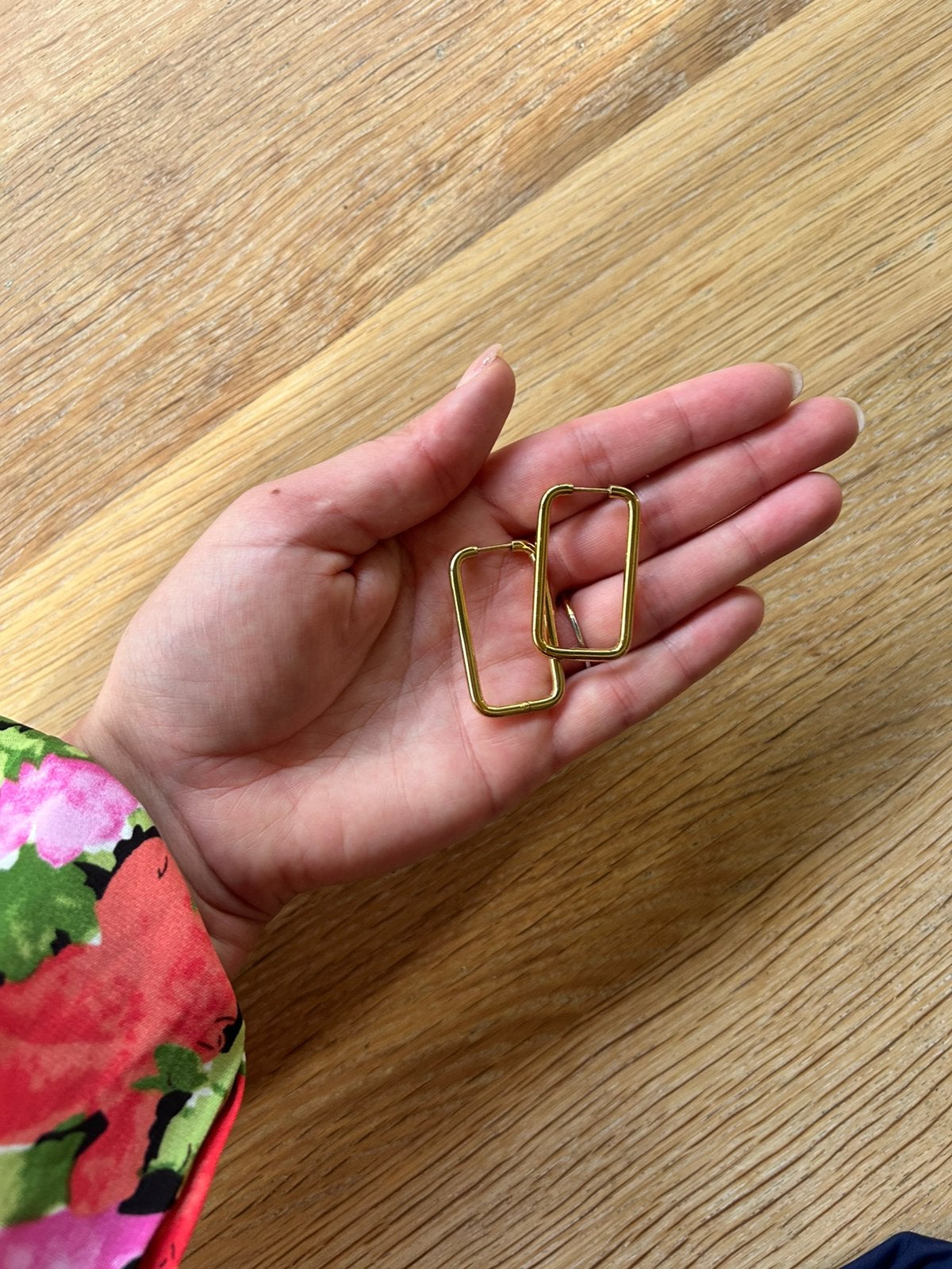 Rechthoekige gouden oorbellen, Sieraden, Tassen en Uiterlijk, Ophalen of Verzenden, Zo goed als nieuw, Goud, Overige materialen