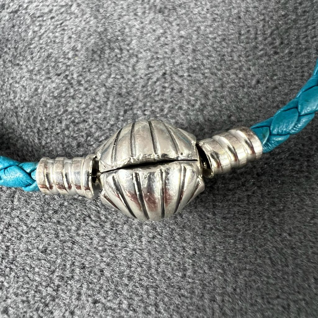 Pandora armband | gevlochten blauw met schelp | 17cm| 406622, Pandora, Ophalen of Verzenden, Zo goed als nieuw, 1 bedel