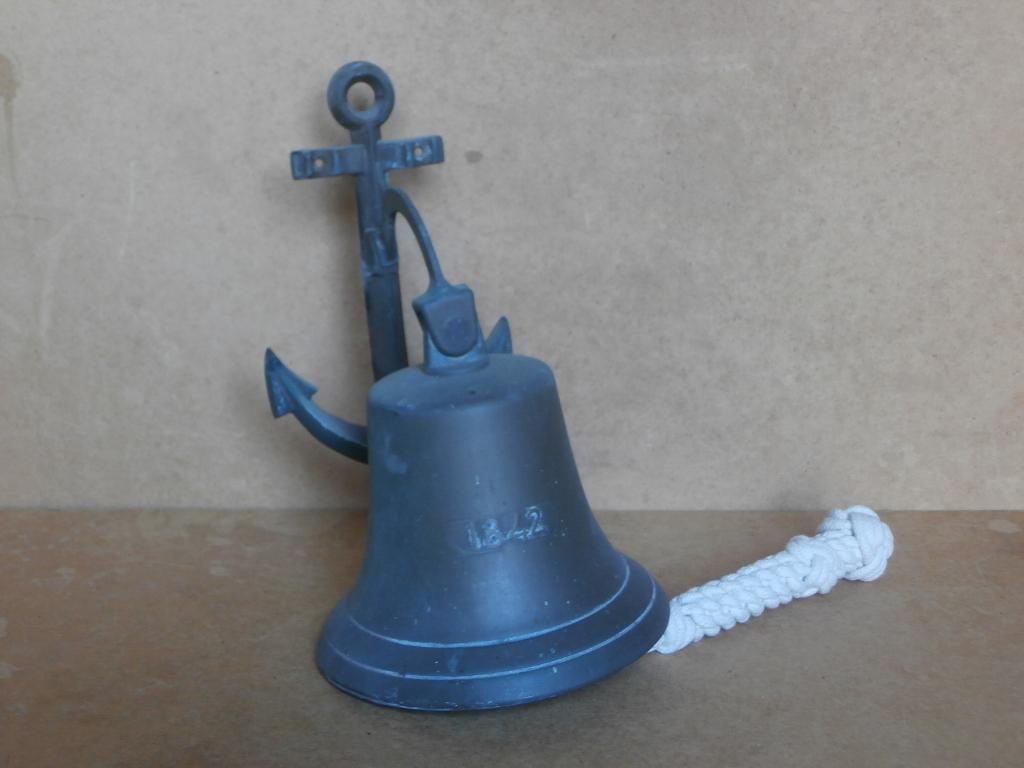Oude scheepsbel opdruk 1842 ophangbeugel anker scheeps bel, Ophalen of Verzenden, Koper