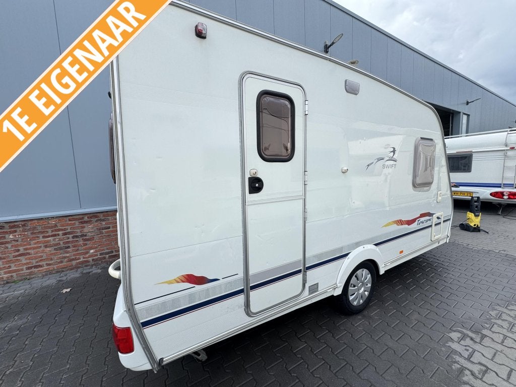 Swift Toscane 410 TF / voortent / 1 e eigenaar, Caravans en Kamperen, Caravans, Bedrijf, 750 - 1000 kg, Overige typen, 4 tot 5 meter