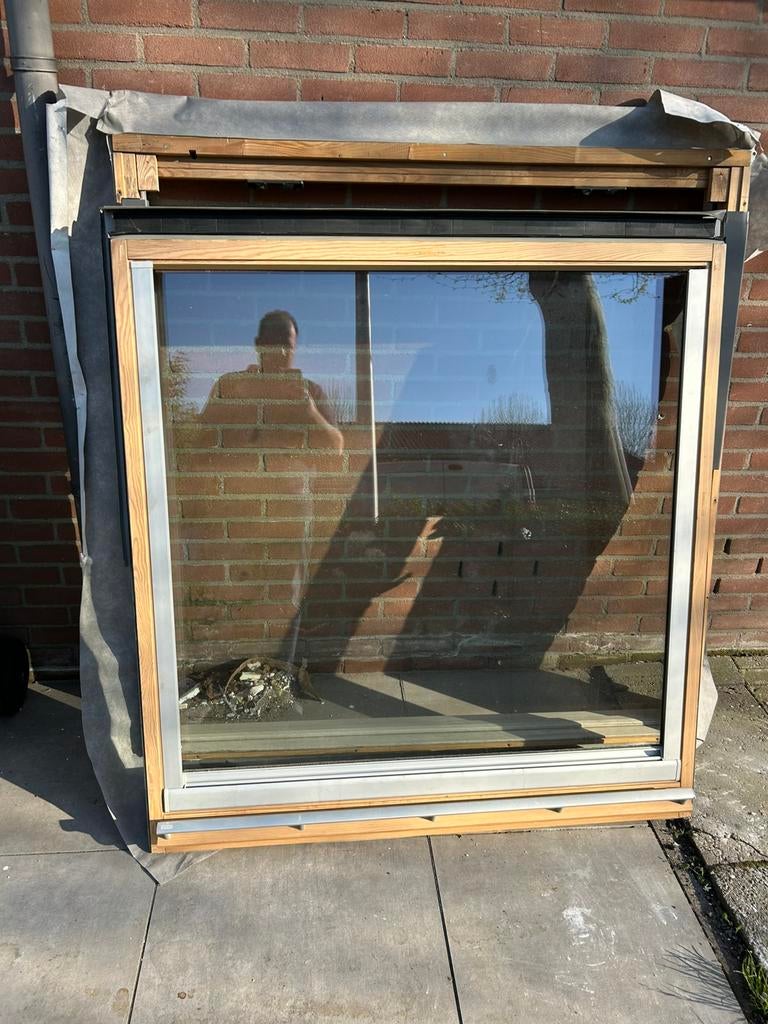 GRATIS Velux dakraam mk08. 134/140cm voor maar 25,-, Doe-het-zelf en Verbouw, Raamkozijn, Zo goed als nieuw, Hout, Ophalen