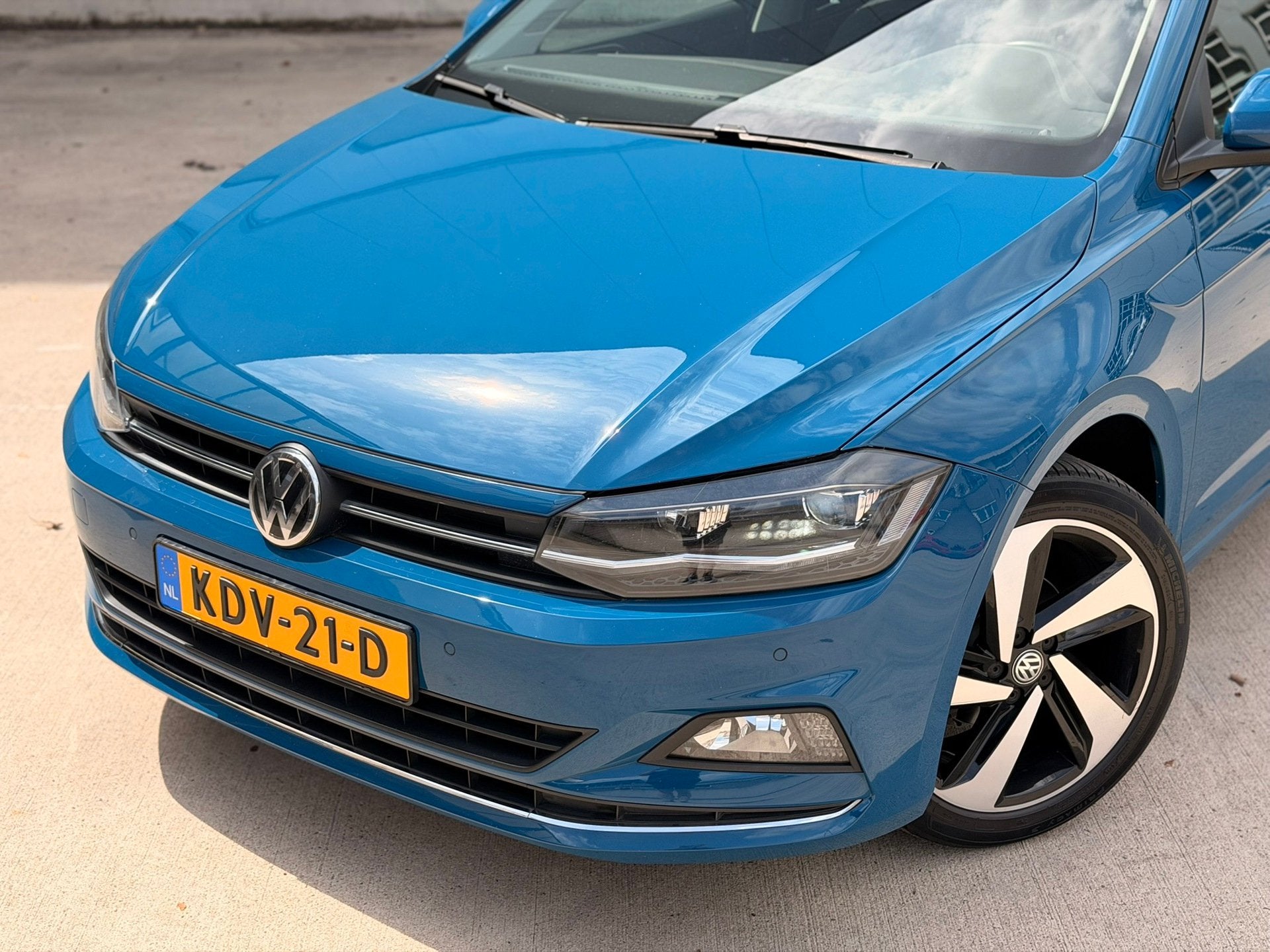 Volkswagen Polo 1.0 TSI Highline Virtual 17'' LED ACC Camera, Voorwielaandrijving, Gebruikt, Blauw, Leder en Stof