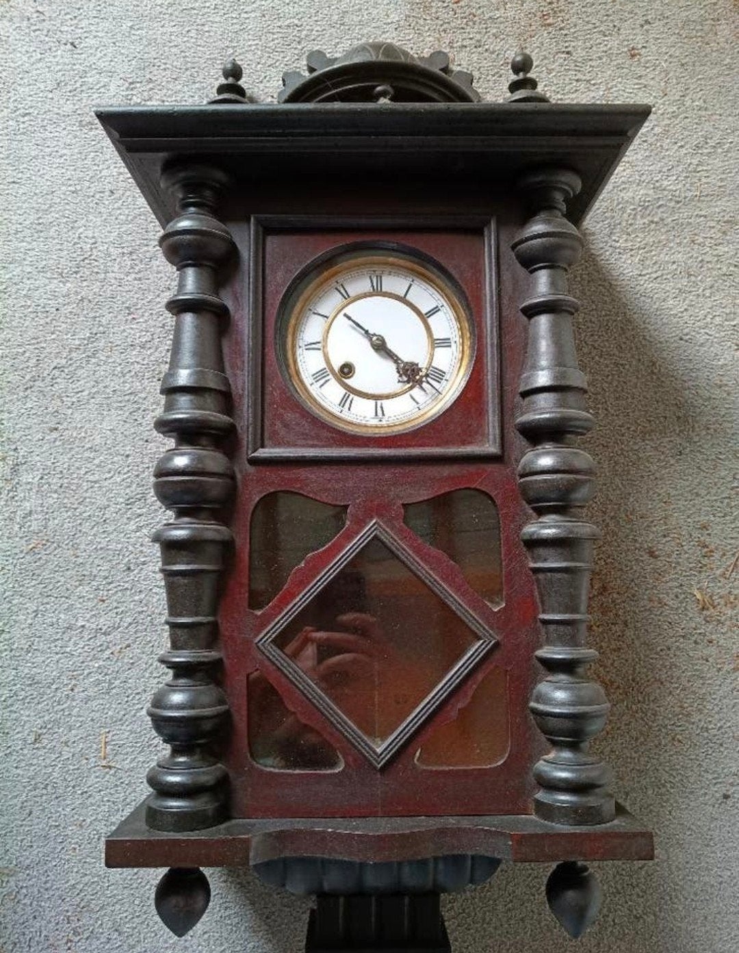 Antieke houten wandklok met slinger, Ophalen