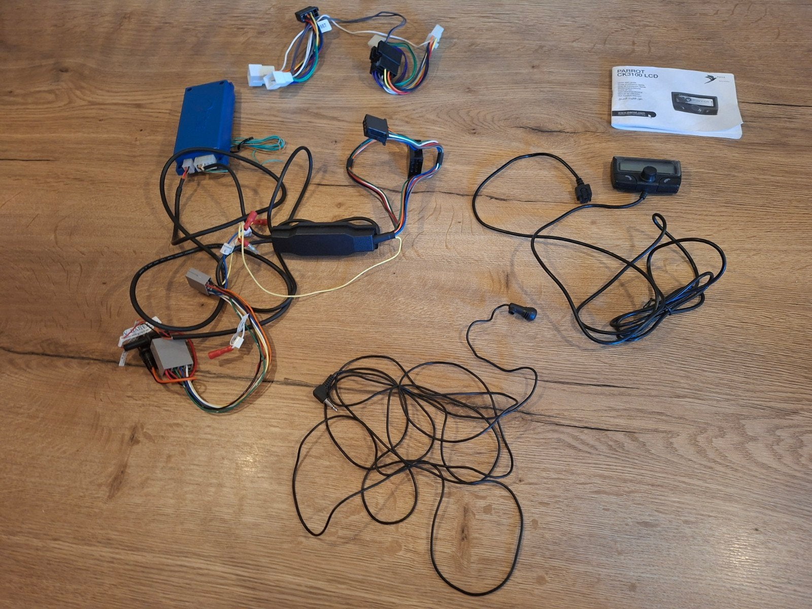 Parrot CK3100 LCD Carkit - Bluetooth Handsfree Systeem, Auto diversen, Carkits, Ophalen of Verzenden, Gebruikt