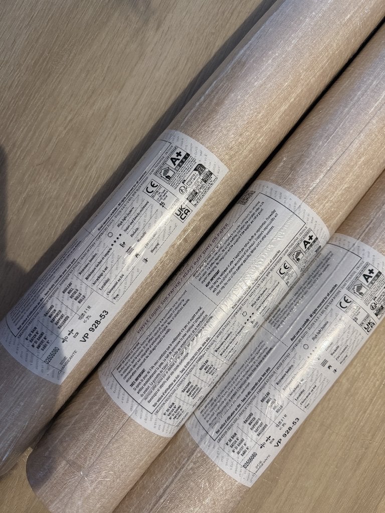 Nieuw 3 rollen Elitis behang Kosa Silk VP 928 53 roze - Arte, Huis en Inrichting, Stoffering | Behang, Ophalen of Verzenden, Vinylbehang