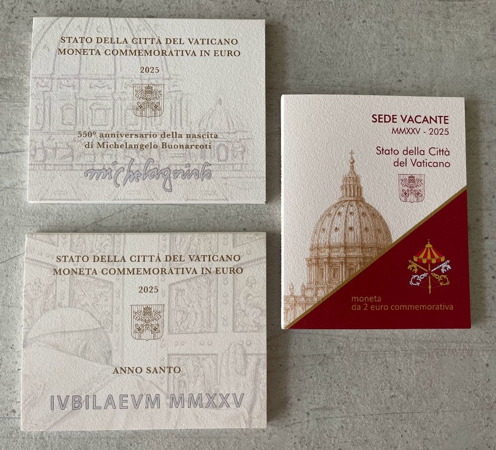 Drie Vaticaanse herdenkingsmunten van € 2 uit 2025, Postzegels en Munten, Ophalen of Verzenden, Vaticaanstad, 2 euro, Losse munt