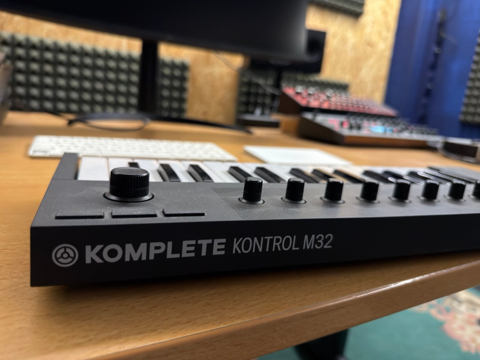 Native Instruments Komplete Kontrol M32 MIDI-keyboard, Muziek en Instrumenten, Overige aantallen, Zo goed als nieuw, Aanslaggevoelig