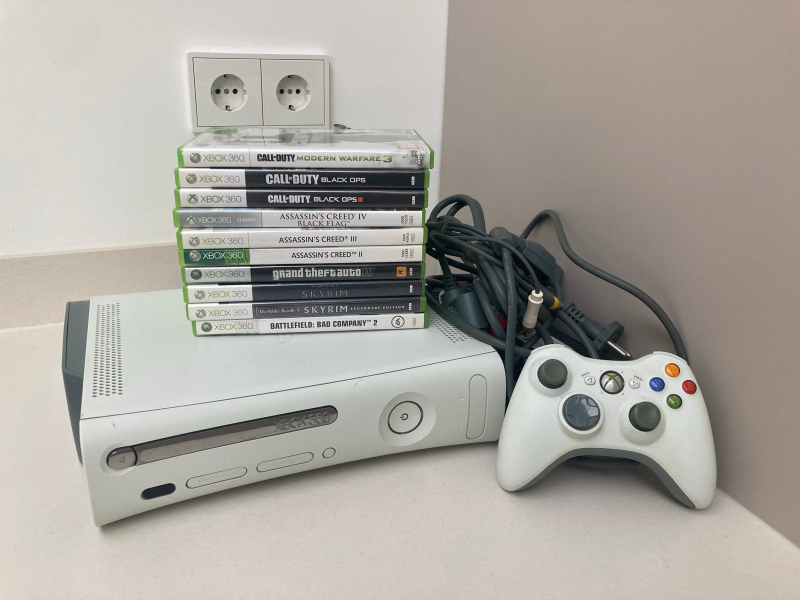 Xbox 360 Fat met 10 games en complete bekabeling, Spelcomputers en Games, 360 Pro of Premium, Ophalen of Verzenden, 60 GB, Met 1 controller