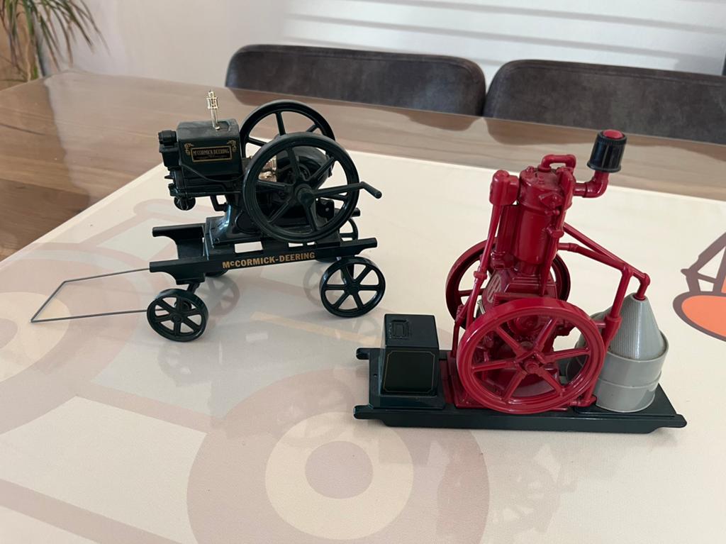 Mc Cormick Deering en IHC stationaire motors Ertl 1/16, Ophalen of Verzenden