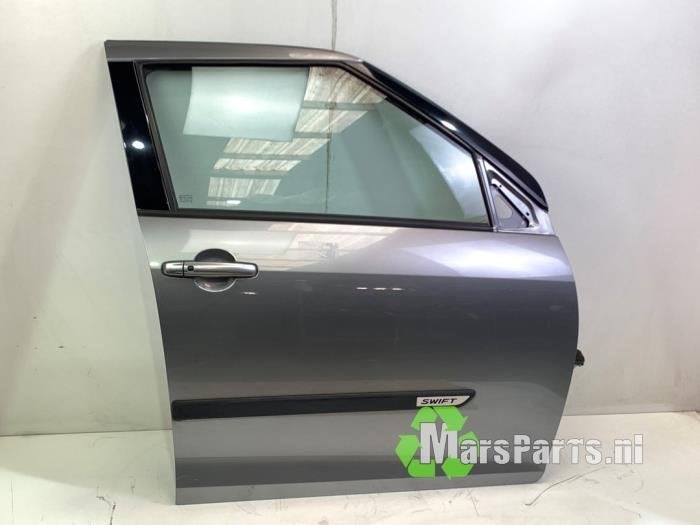 Portier 4Deurs rechts-voor van een Suzuki Swift