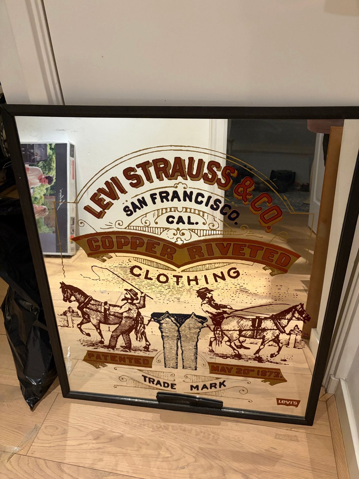 Vintage Levi Strauss & Co. spiegel - kledingreclame, Ophalen of Verzenden, Rechthoekig, 50 tot 100 cm, 100 tot 150 cm