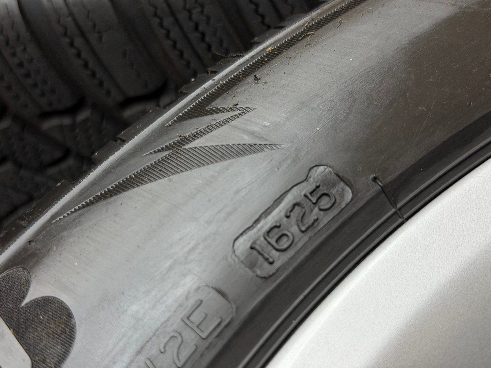Originele 17 inch Skoda Superb Karoq 5x112 ET41 Bridgestone, Auto-onderdelen, Ophalen, 215 mm, ., Banden en Velgen