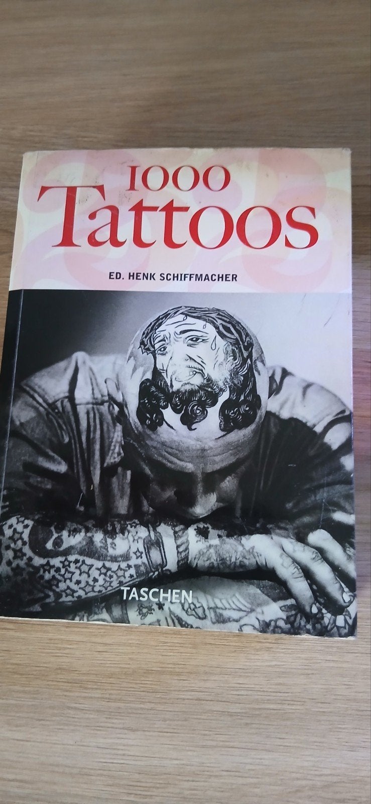 1000 Tattoos - Henk Schiffmacher - Jubileumboek 2005, Ophalen of Verzenden