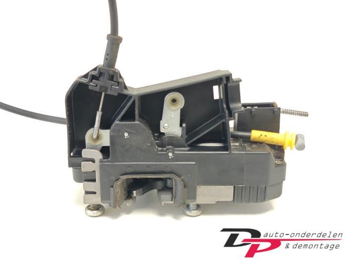 Deurslot Mechaniek 2Deurs rechts van een Opel Vivaro, Gebruikt, -, -, Opel