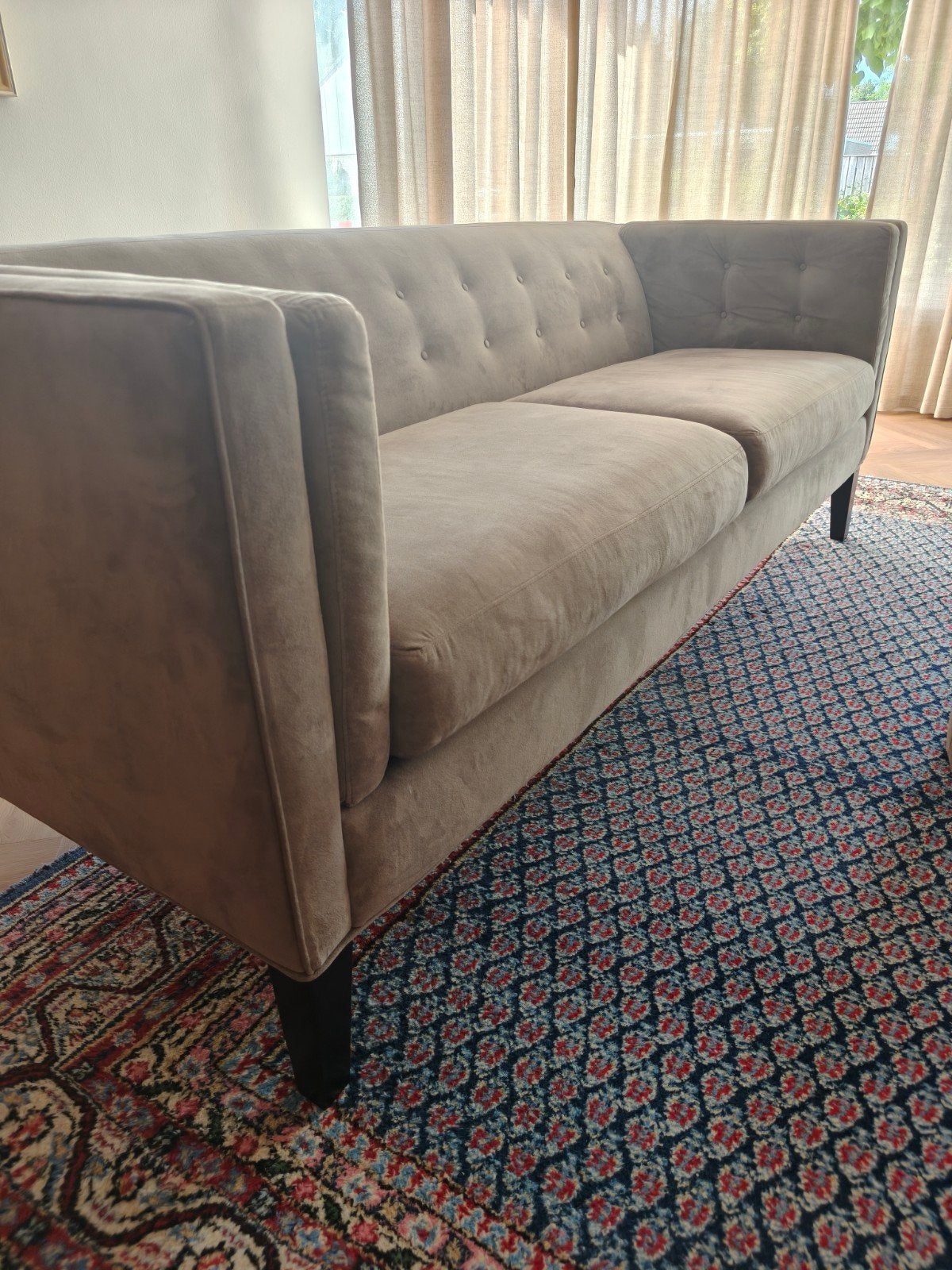 Crate&Barrel 3.5-zits bank, donkergrijs velour, Hout, 75 tot 100 cm, Ophalen of Verzenden, Zo goed als nieuw