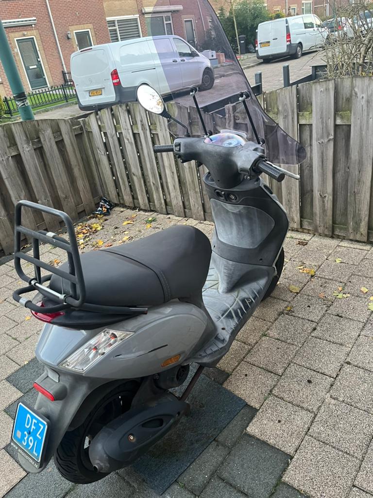Piaggio Zip 4 takt 2016, Fietsen en Brommers, Snorfietsen en Snorscooters, Ophalen, Piaggio, Gebruikt, Benzine